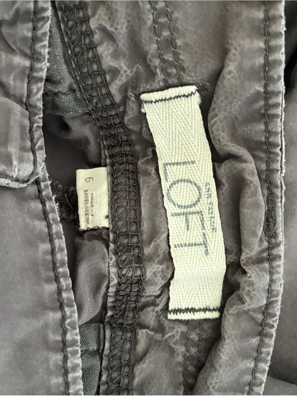 VTG Y2K LOFT Low-Rise Charcoal Cropped Denim Cargo Capris 2000s Distressed Comfy - Picture 6 of 6